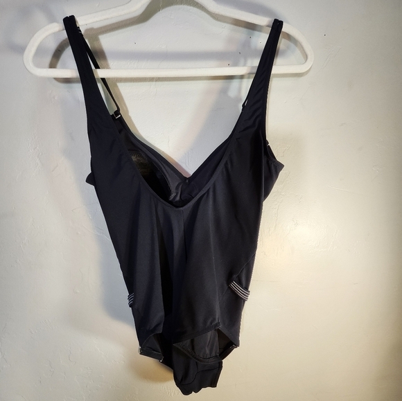 Sun Flair Black One-Piece Swimsuit with White Trim B- Cup Sz 6 - Picture 5 of 7